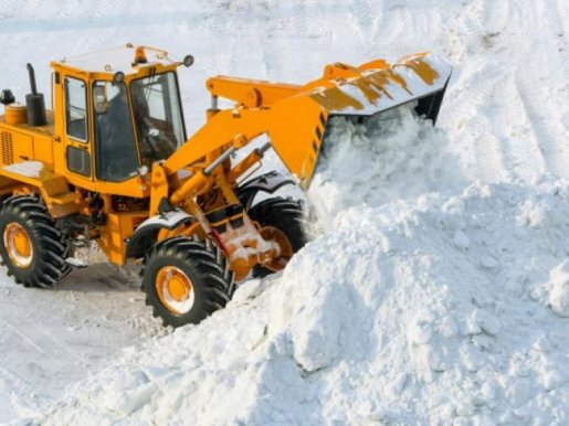 Уборка и вывоз снега спецтехникой стоимость услуг и где заказать - Оренбург