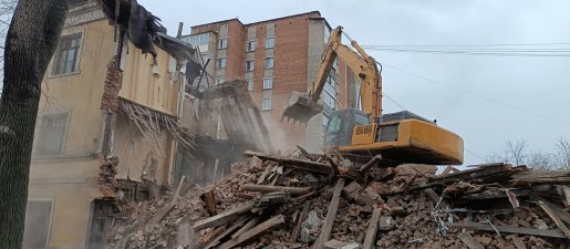 Промышленный снос и демонтаж зданий спецтехникой стоимость услуг и где заказать - Оренбург