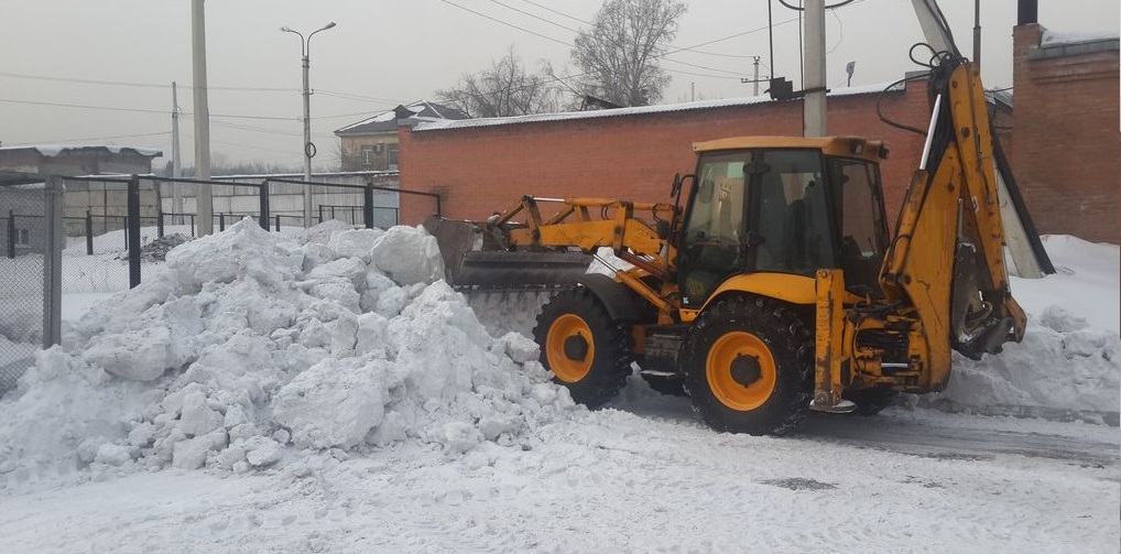 Экскаватор погрузчик для уборки снега и погрузки в самосвалы для вывоза в Бугуруслане