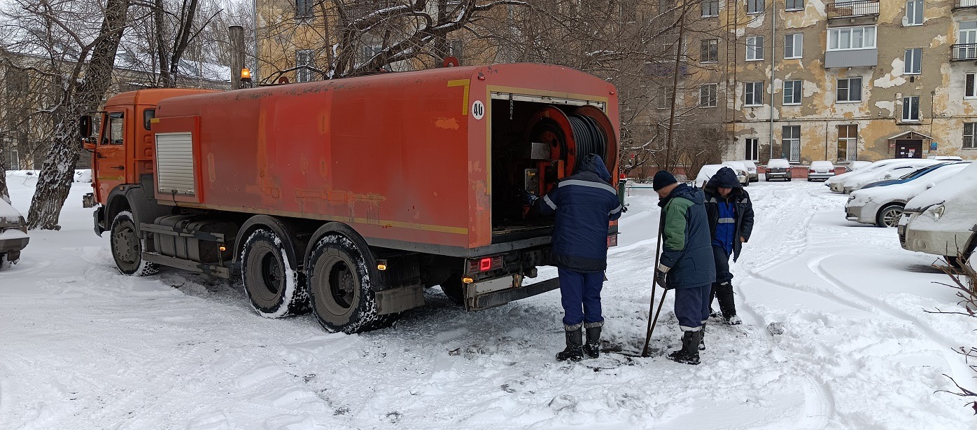 Прочистка канализации от засоров гидропромывочной машиной и специальным оборудованием в Новотроицке