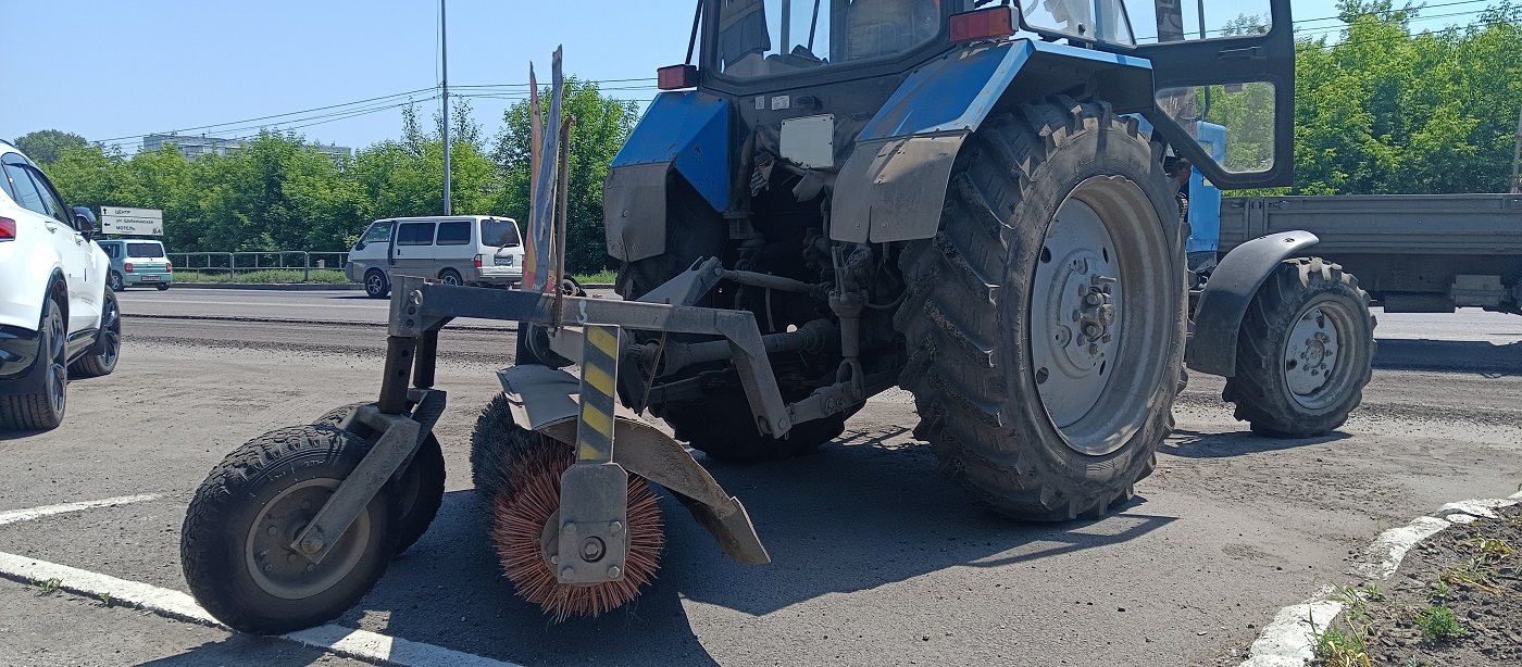 Услуги трактора с щеткой МТЗ в Оренбургской области